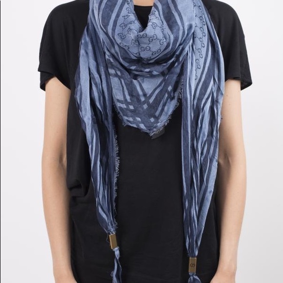 ⭐️PM EDITOR’S PICK⭐️ Gucci GG pattern shawl scarf - Picture 2 of 8